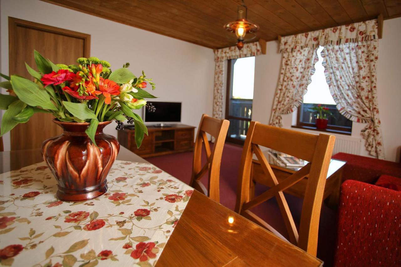 Apartmány Pod Chopkom Pavčina Lehota Exterior foto