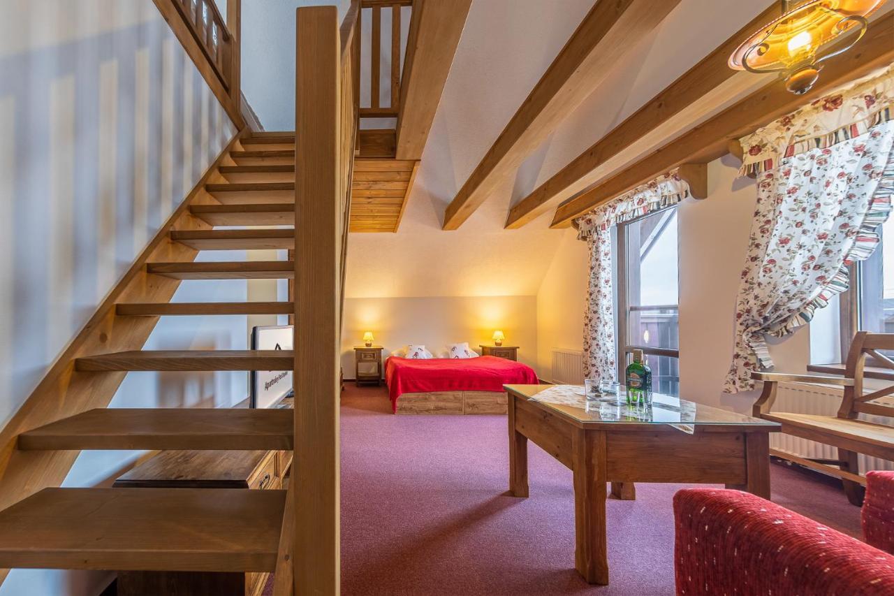 Apartmány Pod Chopkom Pavčina Lehota Exterior foto