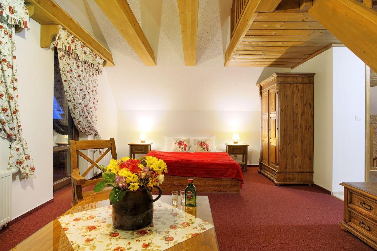 Apartmány Pod Chopkom Pavčina Lehota Exterior foto